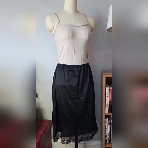 Vintage Mel Lin Half Slip Lace Hem Black Nylon Size Medium - Picture 5 of 10